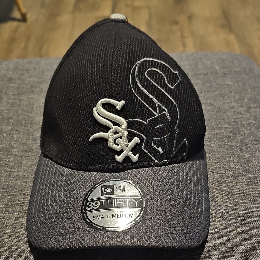 NWT White Soxs Chicago Baseball Cap New Era Youth Small Medium 39thirty Hat